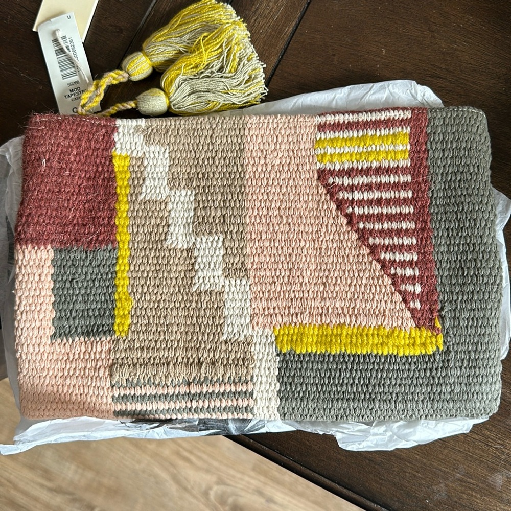Aritiza clutch